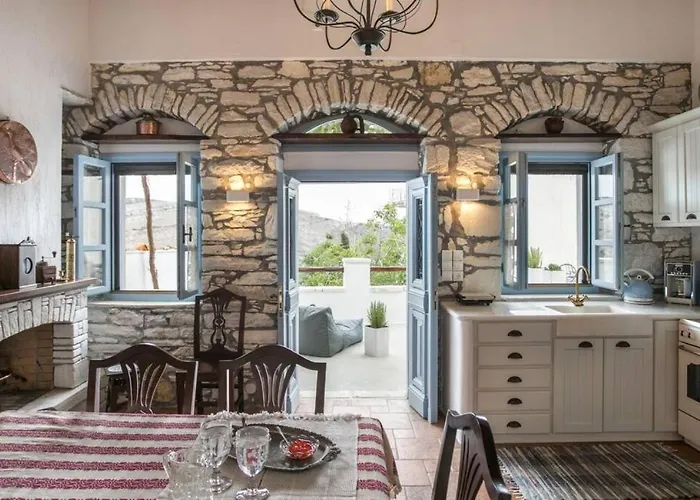 Traditional Inn Pirethron