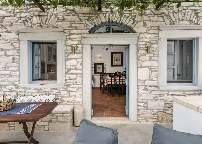 Traditional Inn Pirethron